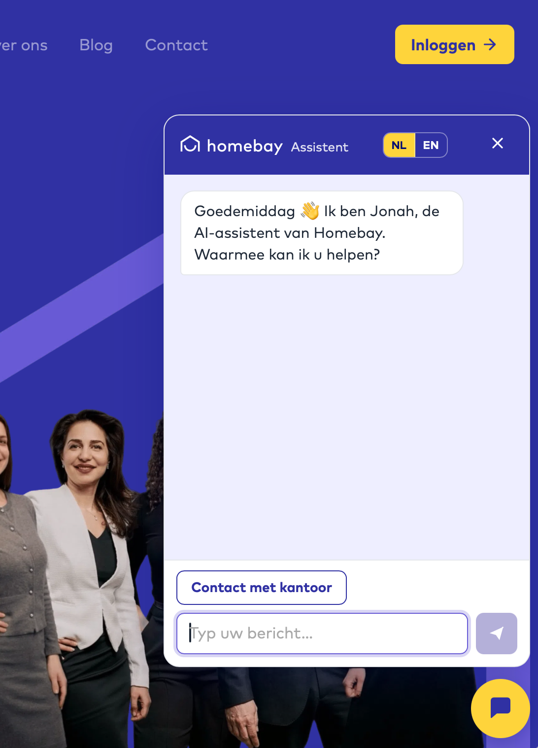 The Homebay website assistant welcomes visitors and offers a way to contact the office